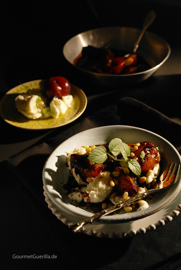 Rauf auf die Couch: Büffelmozzarella mit glasierten Pflaumen und ...