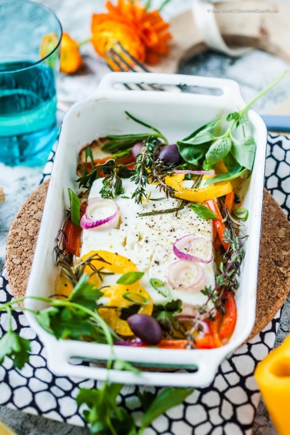 {15 Minuten Dinner} Im Ofen gebackener Feta mit Gemüse und Kräutern ...