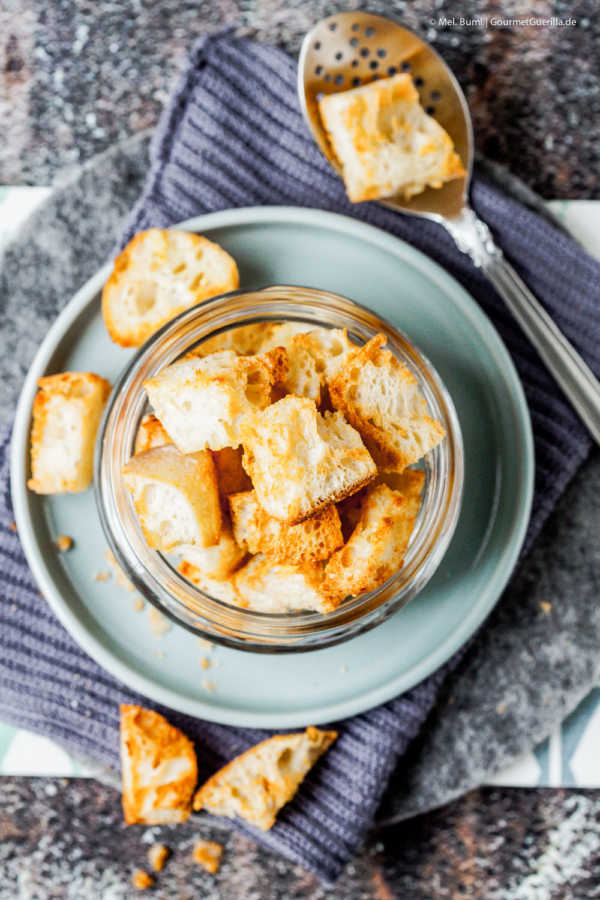 Selbstgemachte 5 Minuten- Knoblauch- Croutons aus dem Airfryer ...