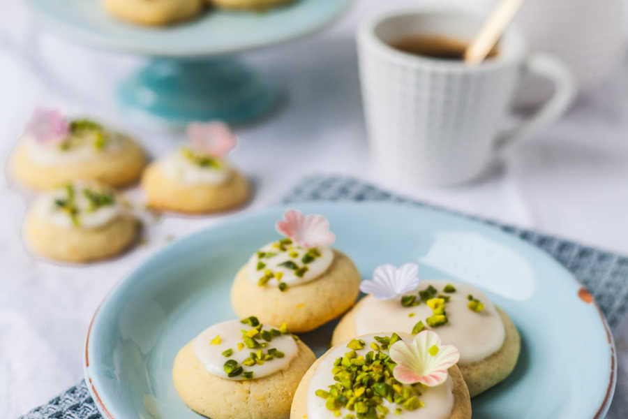 Frühlings- Mailänderlis mit Orange und Pistazien - luftigleichte Dessert-Kekse | GourmetGuerilla.de