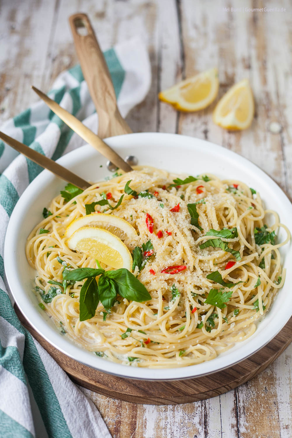 15-Minuten Zitronenspaghetti - einfache schnelle Pasta für den Fruehling | GourmetGuerilla.de