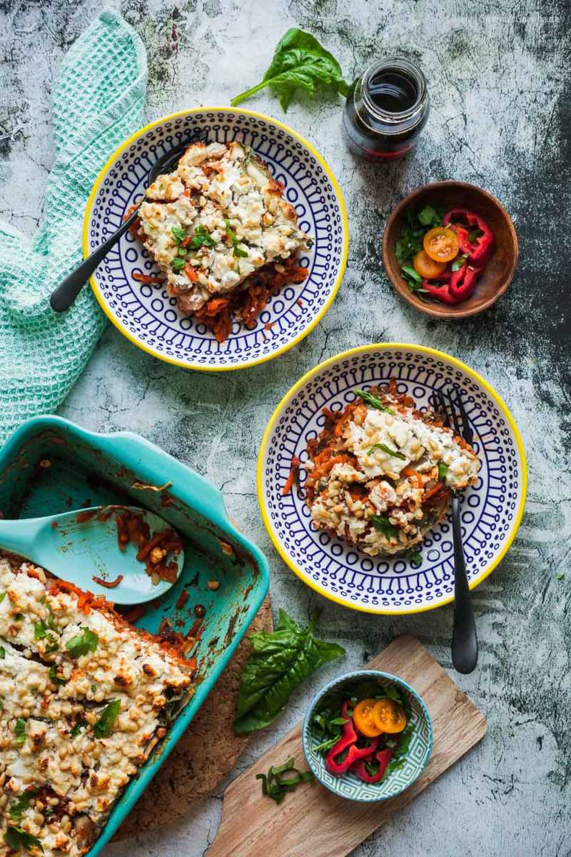 Orientalische Möhren-Spinat-Lasagne. Ein vegetarischer Nudelauflauf mit ...