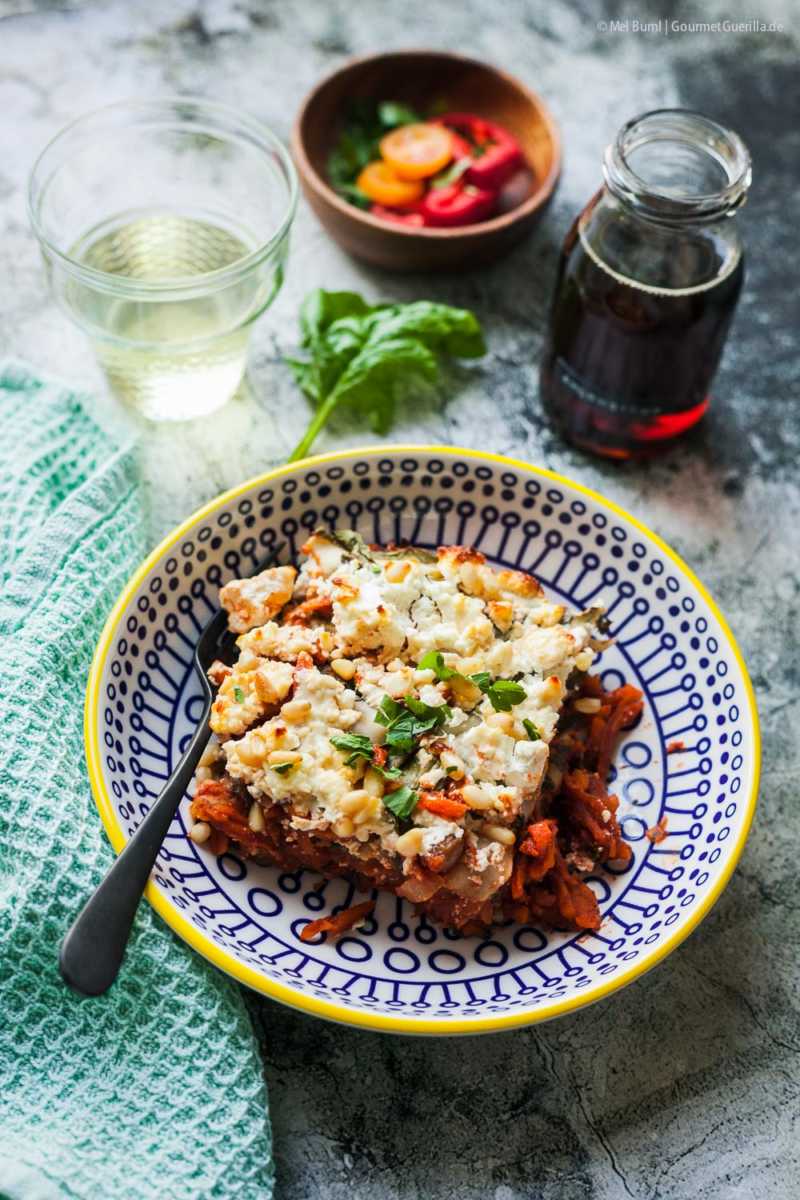 Orientalische Möhren-Spinat-Lasagne. Ein vegetarischer Nudelauflauf mit ...