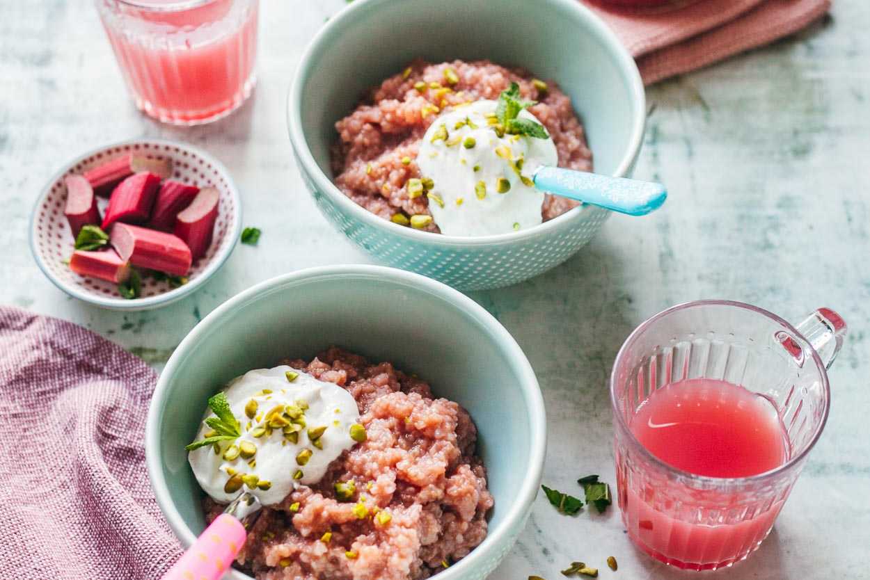 Rhabarber-Reis mit Vanille-Skyr. Eine fruchtig-frische Idee für ein ...