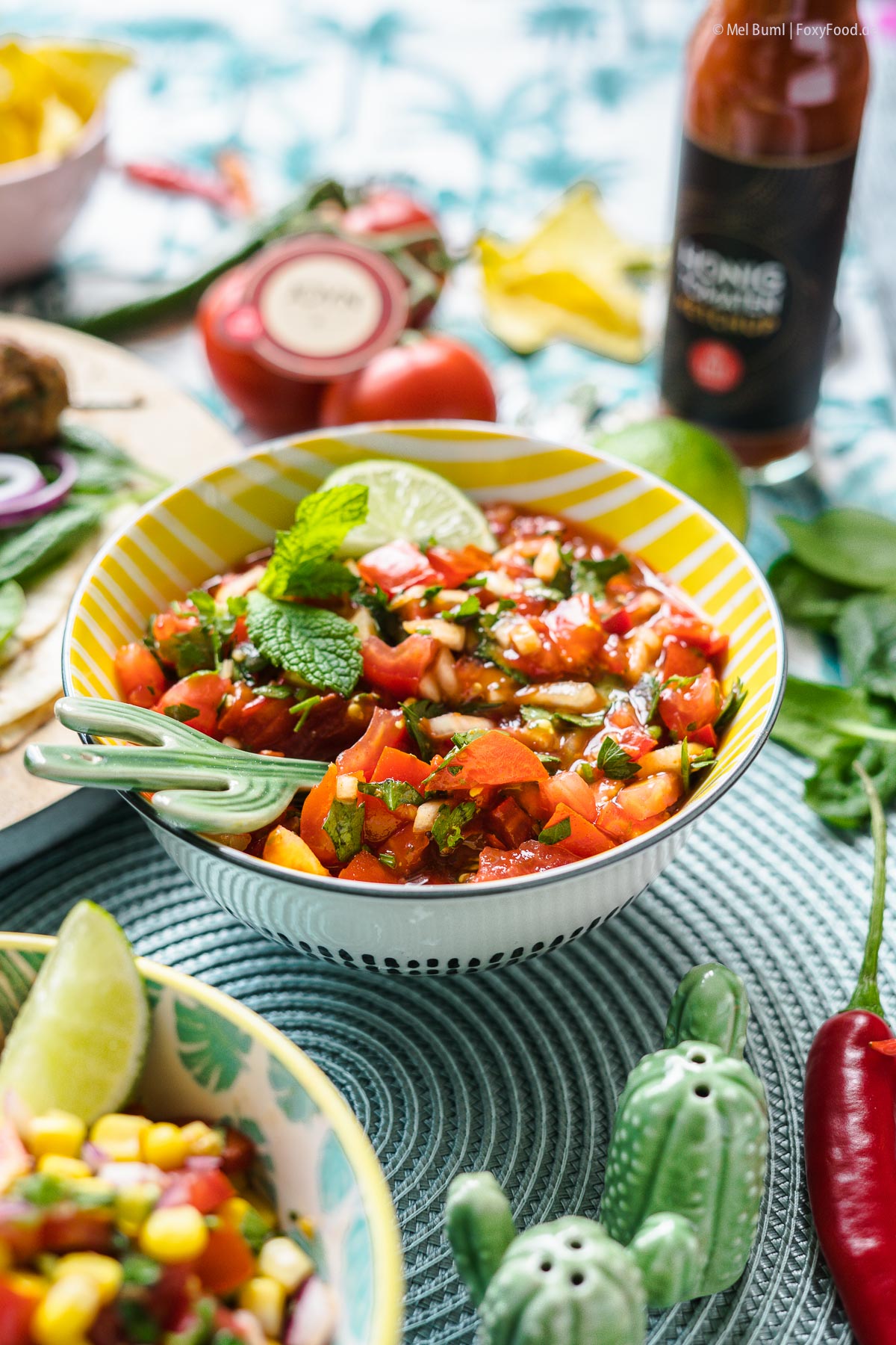 Pico de Gallo mit Mais und Rauchige Tomaten-Salsa schnelle Lieblings-Soßen zum Grillen | FoxyFood.de