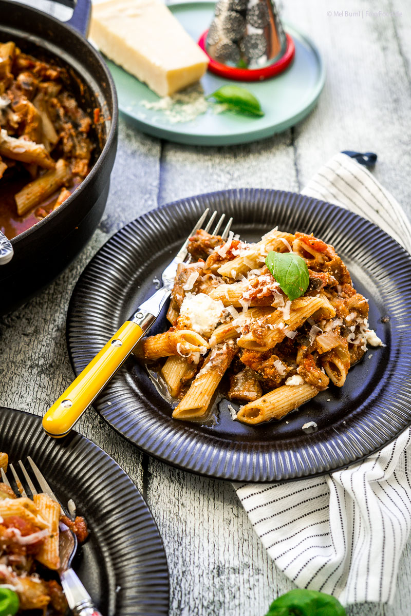 {500 Kalorien} Nudeln mit würzigen Ricotta-Auberginen Rezept Sattessen und Abnehmen | FoxyFood.de