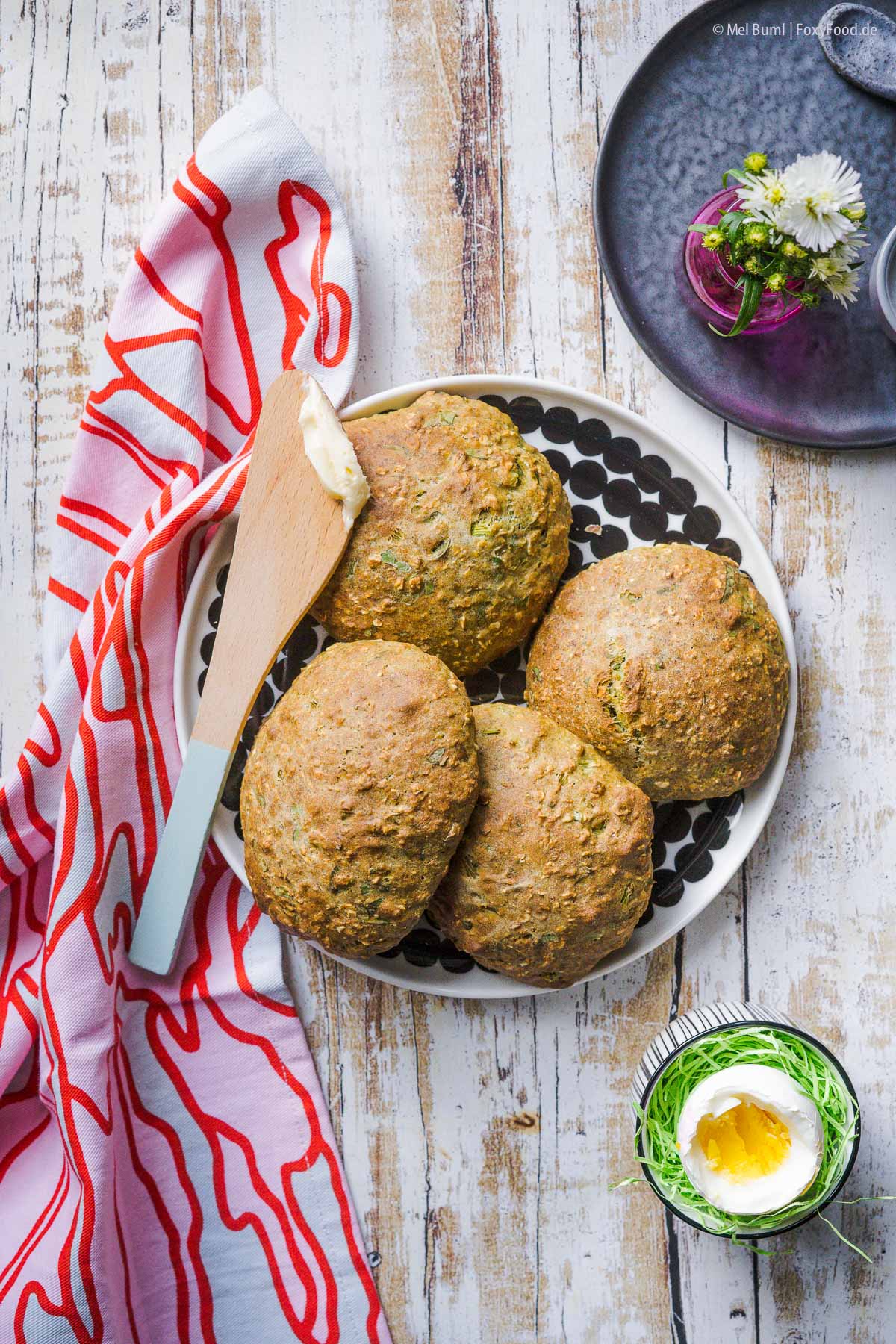 Bärlauch- Buttermilch - Brötchen in 25 Minuten kross und duftend aus dem Ofen | FoxyFood.de