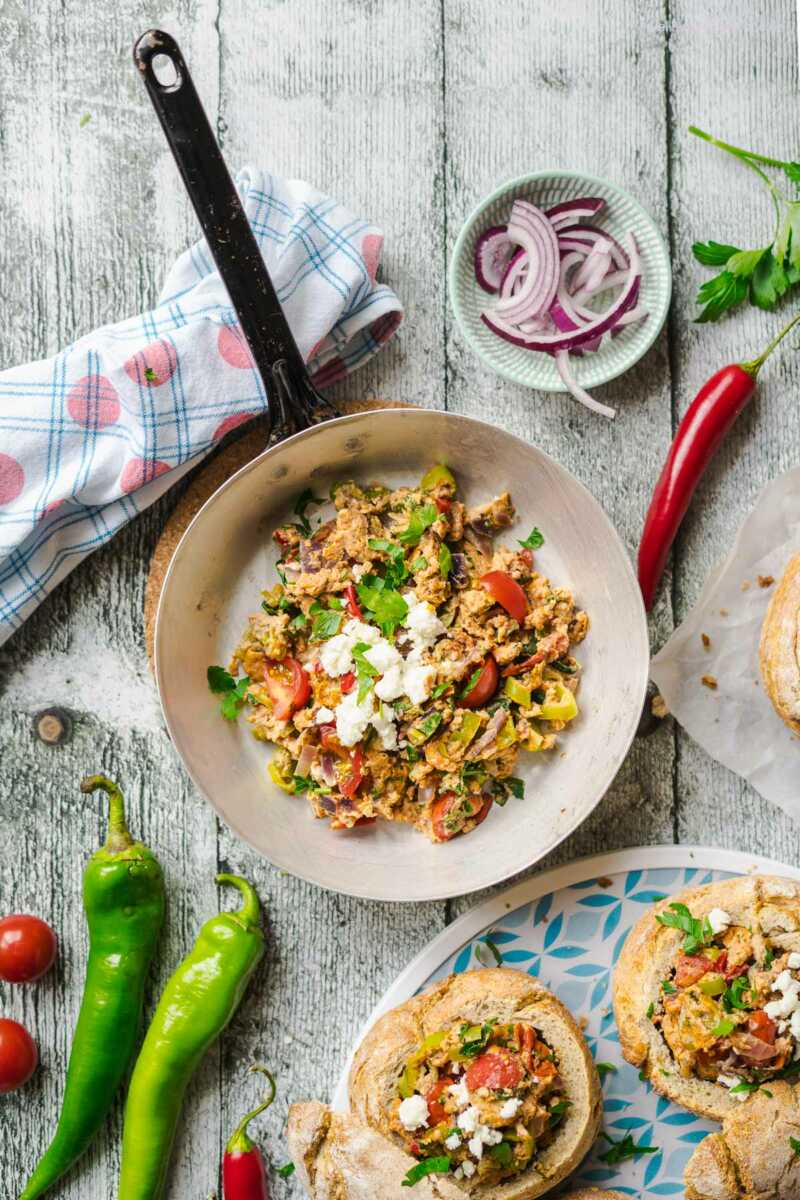 Menemen Buns mit Gemüse-Rührei gefüllte Brötchen Picknick Proviant Ausflug | FoxyFood.de